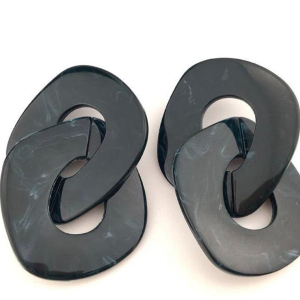 BLACK-Buckle Earring